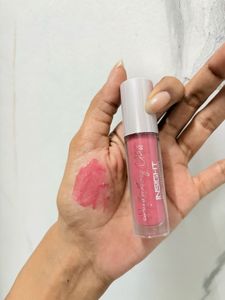 Manish Malhotra Lipstick + FREE insight gloss
