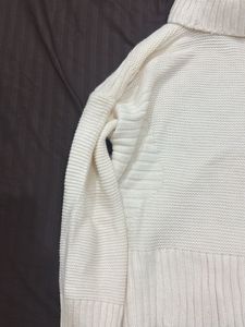 Oversized Korean White Sweater – Size Medium 🤍