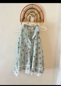 Charming Striped Sleeveless Blouse