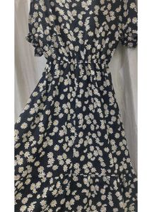 FREE SHIPPING📦Urbanic Daisy Print Midi Dress