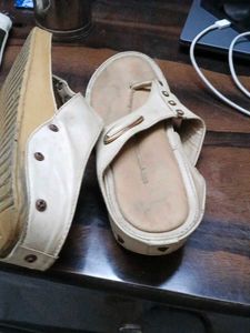 Stylish Cream Flip-Flop Sandals