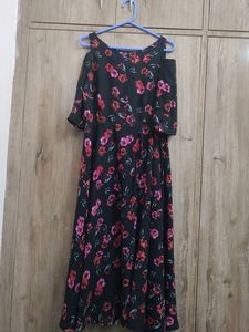 Price 💧 dropped 🌹Beautiful Slit Cut Kurti