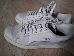 white puma sneakers