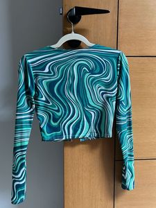 Green Swirl Long Sleeve Crop Top