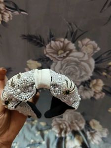 Exquisite Pearl Embellished Headband