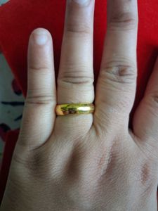 Elegant Gold Band Ring