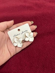 Elegant White Flower Stud Earrings