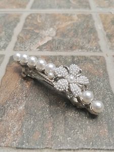 Elegant Pearl & Floral Hair Clip