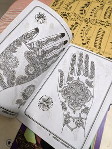 Vintage Mehndi &amp; Hairstyle Guides