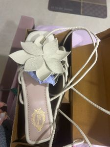 new Cute Flower Lace-Up Flat Sandals
