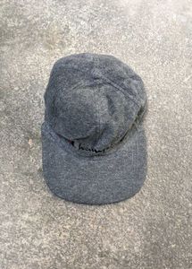 Grey Baseball Cap 🧢