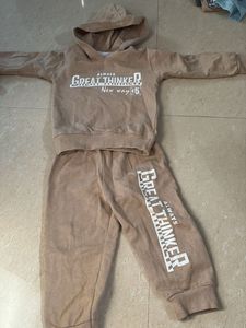 Comfortable Hoodie with "Great Thinker" Print
