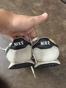 Nike White Casual Sneakers unisex