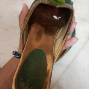 Green Mojari