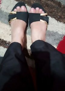 Black And Golden Color Hee