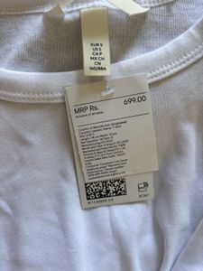 1. H&amp;M Cotton Fitted tshirt