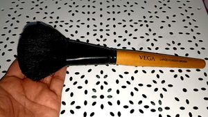 Vega Large Powder Brush