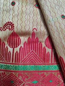 Exquisite Handwoven Saree without blouse