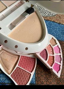 Multi-Shade Makeup Palette with Mirror