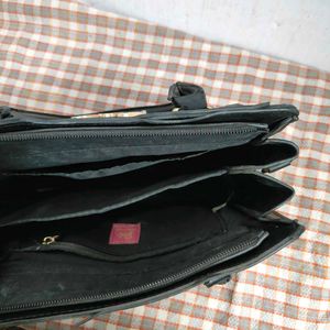 Chic Black Handbag
