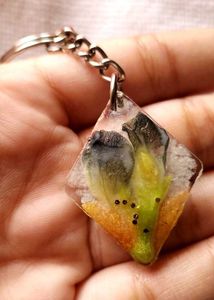 RESIN FLOWER KEYCHAIN 😍
