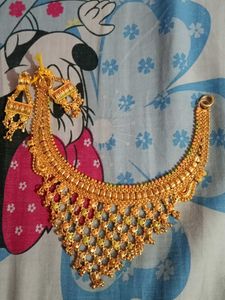 Elegant Golden Necklace and Earrings Set