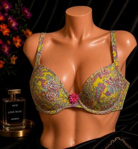 🇳🇿💫🎀Yellow Paisley Print Bra with Flower Deta