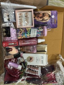 hamper 18 pcAssorted Beauty & Accessory Lot