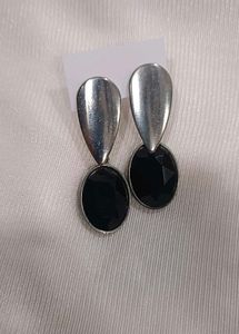 Elegant Black Oval Drop Earrings
