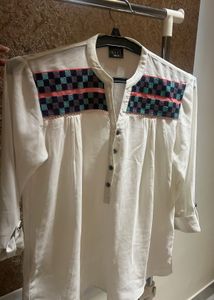 M size Elegant White Embroidered Kurta