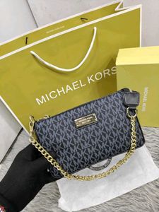 MICHAEL KORS* *JET SET MEDIUM CHAIN POUCHETTE*