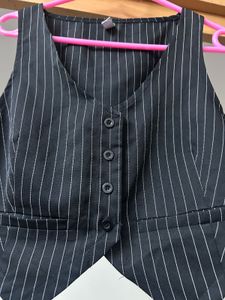 Newme Striped Black Vest - M