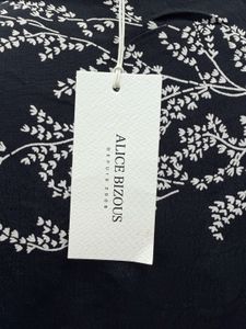 Stylish Black &amp; White Tropical Print Top