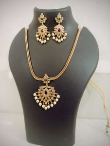 Jewellery Set With Beautiful Pearl Drop