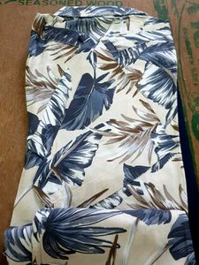 brand new Bold Leaf Print Button-Up Shirt