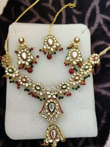 !!!PRICE DROP!!! Kundan Set With Maang Tikka And Earrings