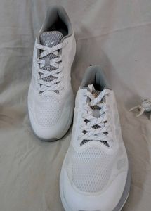Men's White &amp; Grey Sneakers Size 9 🌟