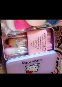 Cute Hello Kitty Makeup Brush Set