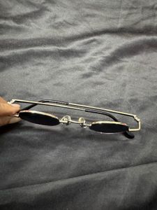 voyage black oval unisex sunglasses
