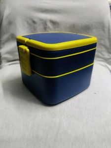 New Lunch box with spoon
