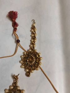 Exquisite Kundan Necklace Set with Earrings &amp; Maan