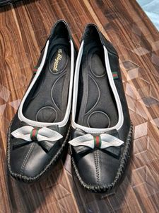 Elegant Black Ballerina Flats with Bow