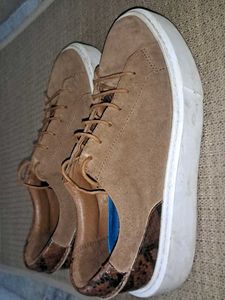 Almost new Clarks leather sneakers