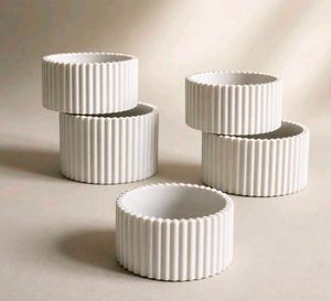 Set of 2 White Ribbed Candle Holders