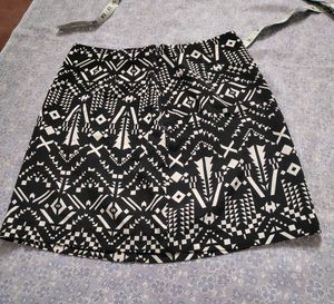 Monochrome Geometric Print Mini Skirt