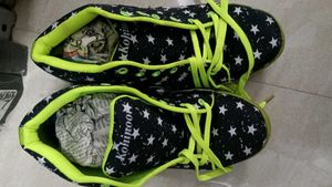 Stylish Black Star Print Sneakers
