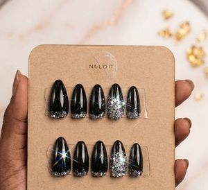 Sparkling Black Glitter Nails