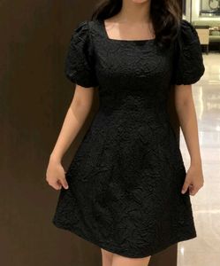 🖤🎀 Chic Black Puff-Sleeve Mini Dress 🎀🖤