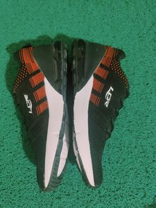 LCR Men's Casual Shoes. Like New. Good Condition