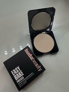 Huda Beauty Easy Bake Pressed Powder